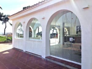 aluteknic-cortinas-vidrio-camping-las-palmeras-torredembarra