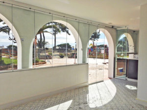 aluteknic-cortinas-vidrio-camping-las-palmeras-torredembarra