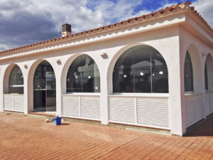 aluteknic-cortinas-vidrio-camping-las-palmeras-torredembarra