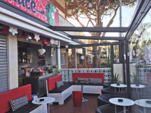 aluteknic-cortinas-vidrio-pergola-bioclimatica-heladeria-castelldefels