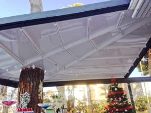 aluteknic-cortinas-vidrio-pergola-bioclimatica-heladeria-castelldefels