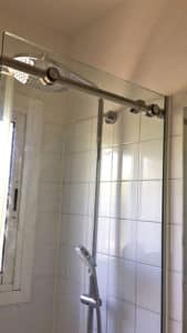 aluteknic-mamparas-chalet-comarruga