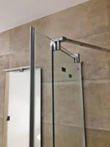 aluteknic-mamparas-piso-diseno-calafell