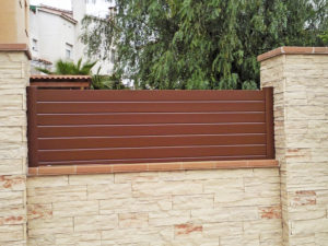 aluteknic-vallas-cancelas-puertas-aluminio-chalets-calafell-el-vendrell-1