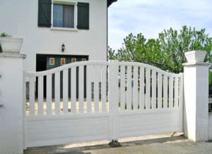 aluteknic-vallas-cancelas-puertas-aluminio-chalets-calafell-el-vendrell