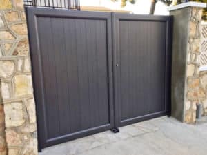 aluteknic-vallas-cancelas-puertas-aluminio-chalets-calafell-el-vendrell-1